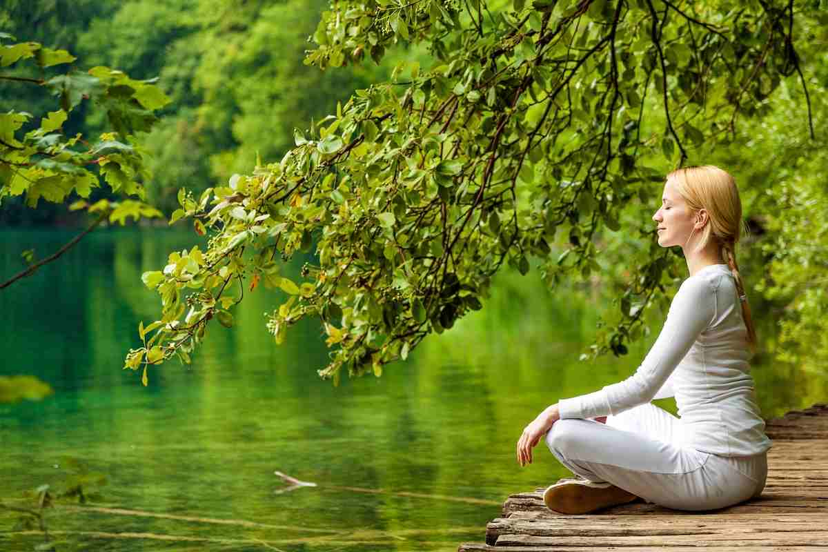 Méditation, les huiles essentielles à utiliser pour méditer